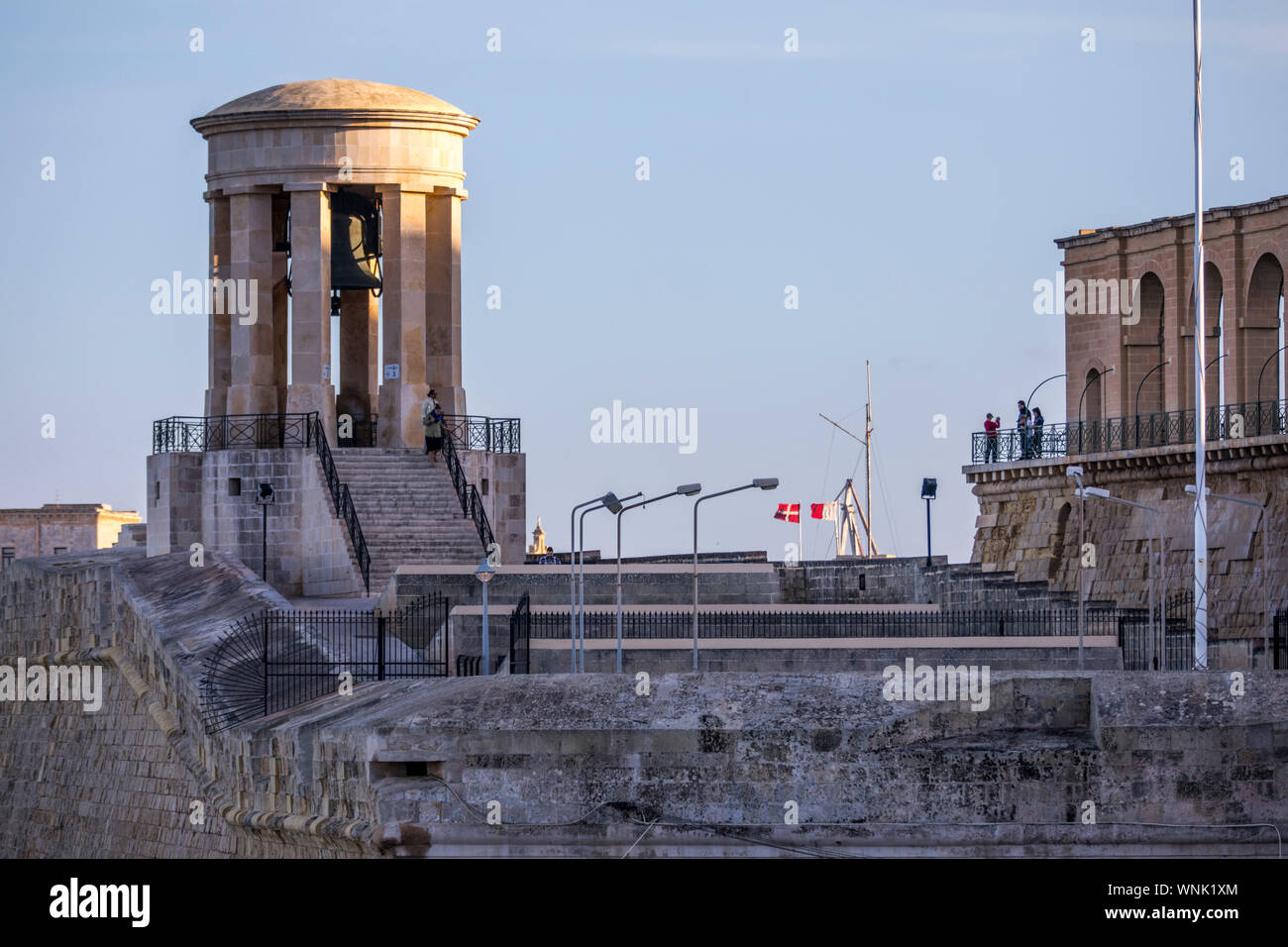 Siege-Bell, Denkmal für die Belagerung von Malta während des Zweiten Weltkrieges, Valetta, Malta, Stockfoto