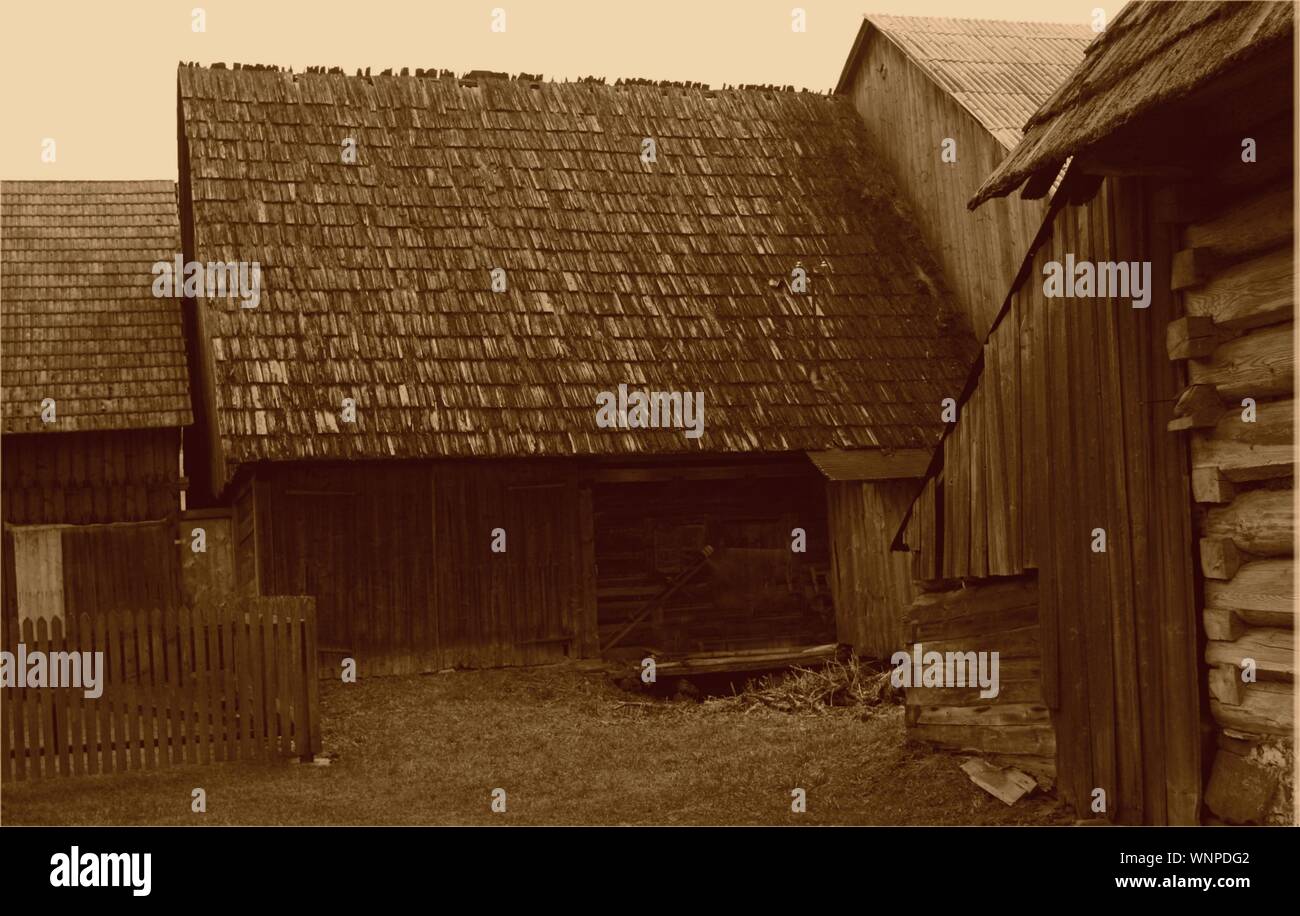Polen, Zakopane: historische Holzhütte in Chocholow, Tatra Stockfoto