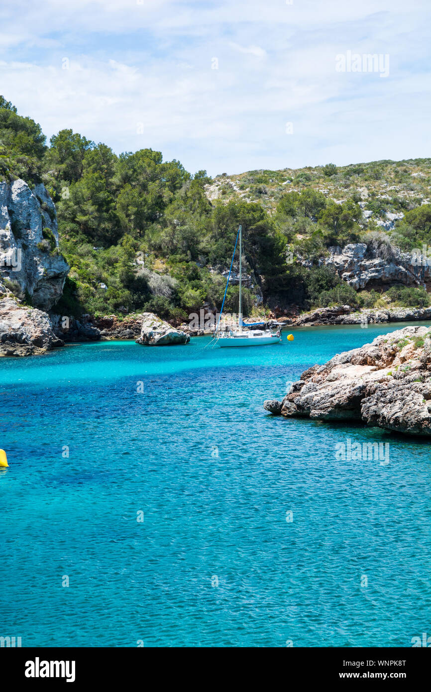 Die schöne Cales Coves auf der Insel Menorca Stockfoto