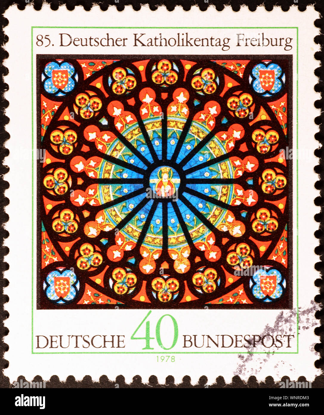 Glasmalerei bunten Fenster auf deutschen Briefmarke Stockfoto