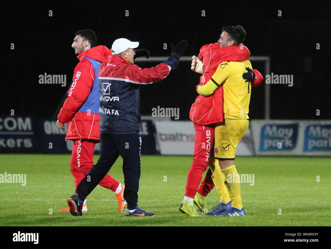 Die Showgrounds, Ballymena, County Antrim, Nordirland. 06. September 2019. UEFA U21-Gruppe Qualifizieren - Gruppe 8 - Nordirland gegen Malta. Aktion von heute Abend Spiel. Malta feiern ihren Unentschieden gegen Nordirland. Quelle: David Hunter/Alamy Leben Nachrichten. Stockfoto