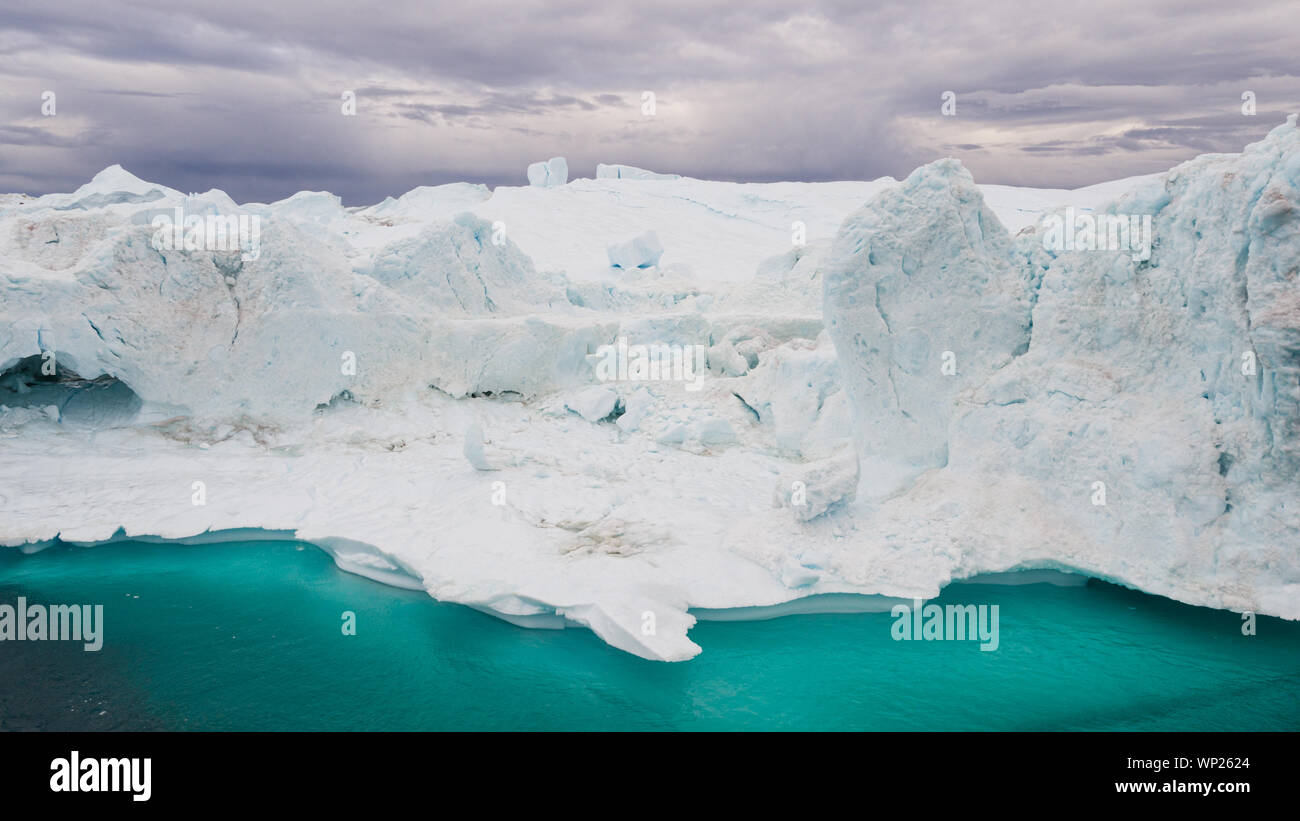 Grönland Eisberg Landschaft von Ilulissat Eisfjord mit riesigen Eisbergen. Eisberge schmelzen Gletscher. Arktische Natur. Stockfoto