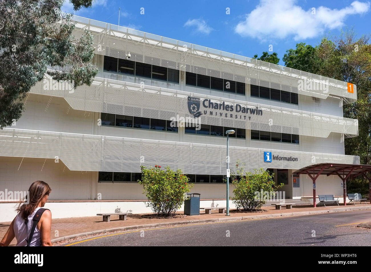 Die Informationen, die Gebäude am Eingang der Charles Darwin University, in Darwin, Northern Territory, Australien. Stockfoto