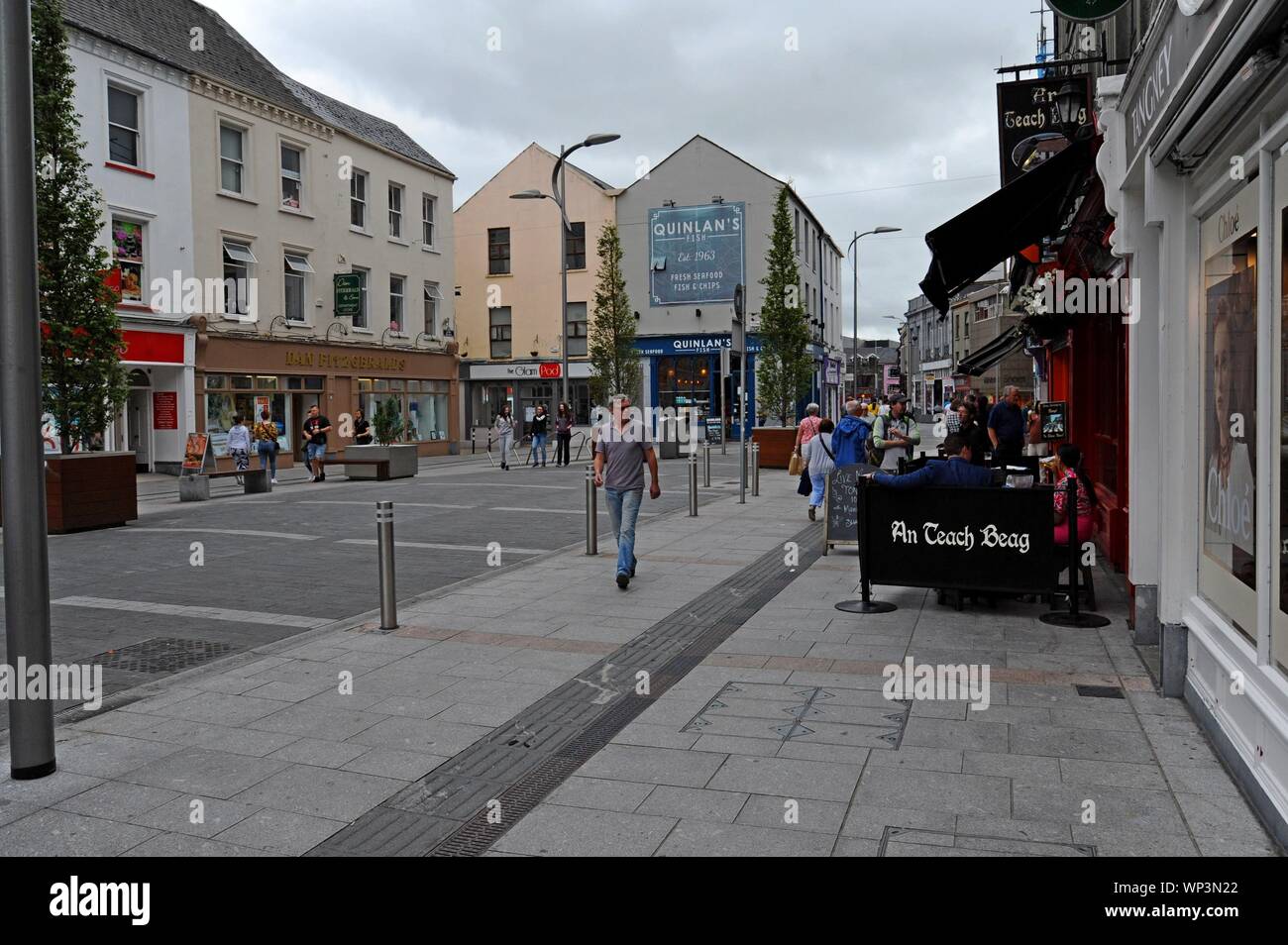 Straßenszene in der Mall, Tralee, Co Kerry, Irland Stockfoto