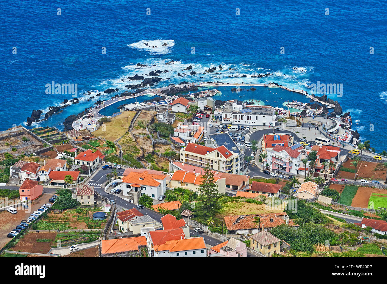 Porto Moniz, an der Nordküste von Madeira und der natürlichen Pools von lava Seen und den Atlantischen Ozean. Stockfoto