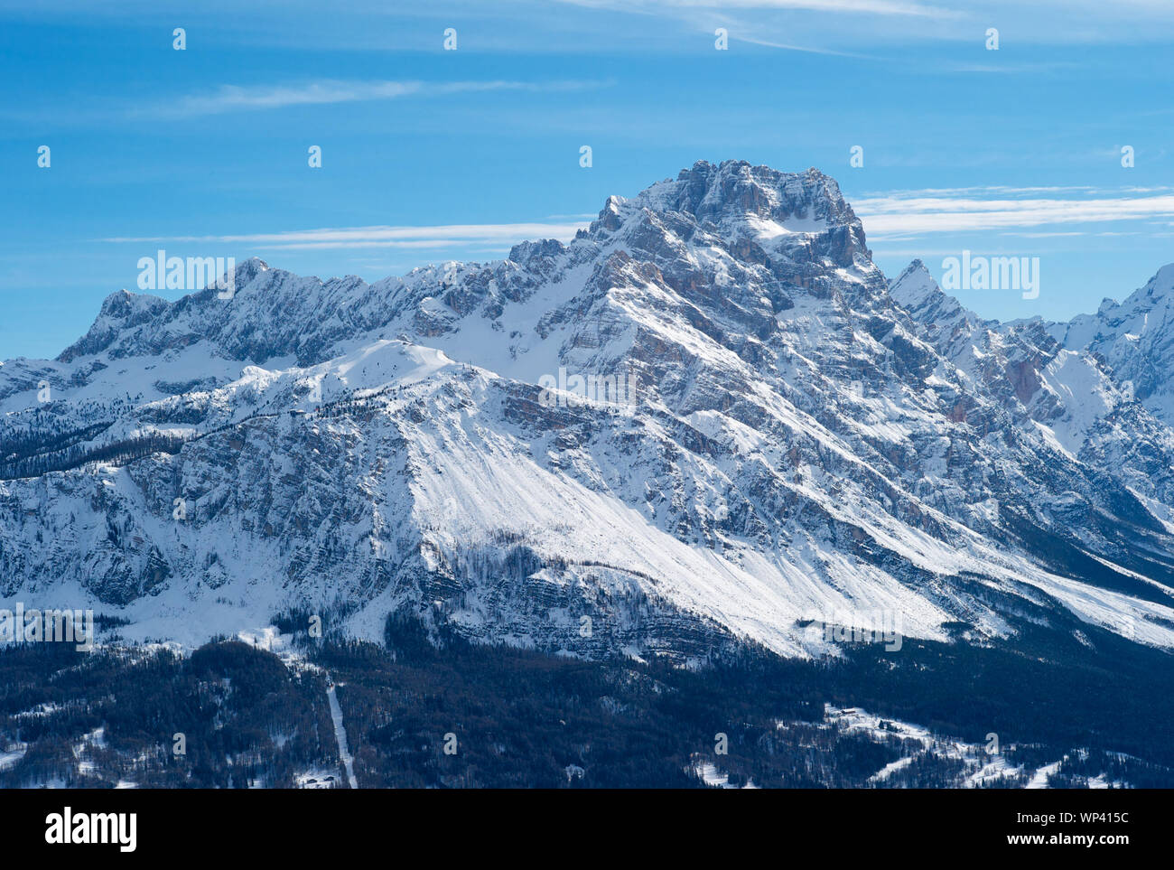 Mount Faloria in Cortina d Ampezzo, Schnee im Winter, romantische Berggipfel in der Welt bekannten Ski- und Wintersportgebiet in Italien Stockfoto