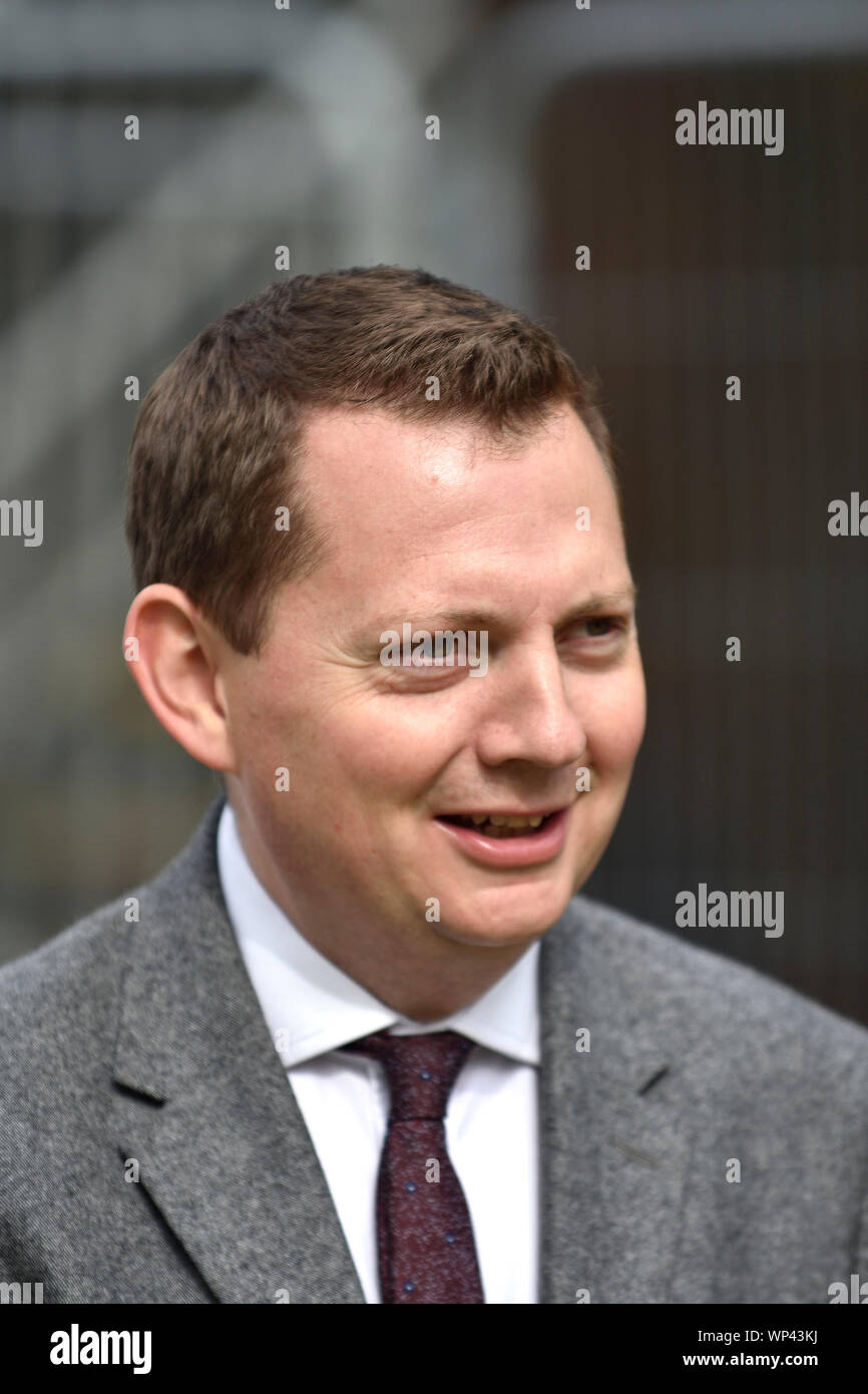 Matt Chorley - mal Journalist und Redakteur der Red Box, die Zeiten der politischen Podcast-College Green, Westminster, Sept. 2019. Stockfoto