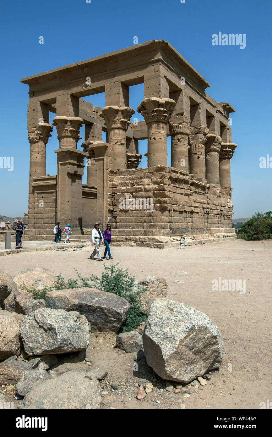 Der Kiosk des Trajan an Philae. Philae (Agilqiyya Insel) stammt aus dem 30. Dynastie und ist einer der besterhaltenen Tempel in Ägypten. Stockfoto