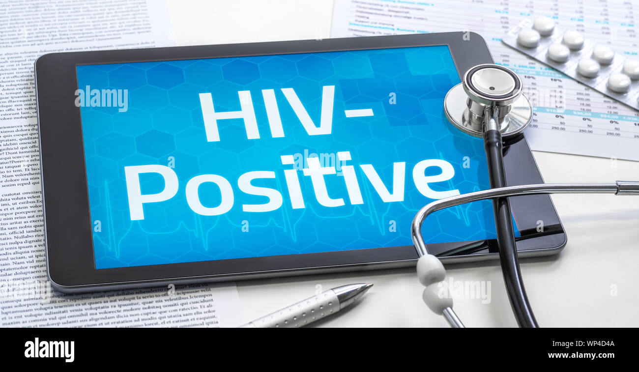Das Wort HIV-Positive auf dem Display eines Tablet Stockfoto