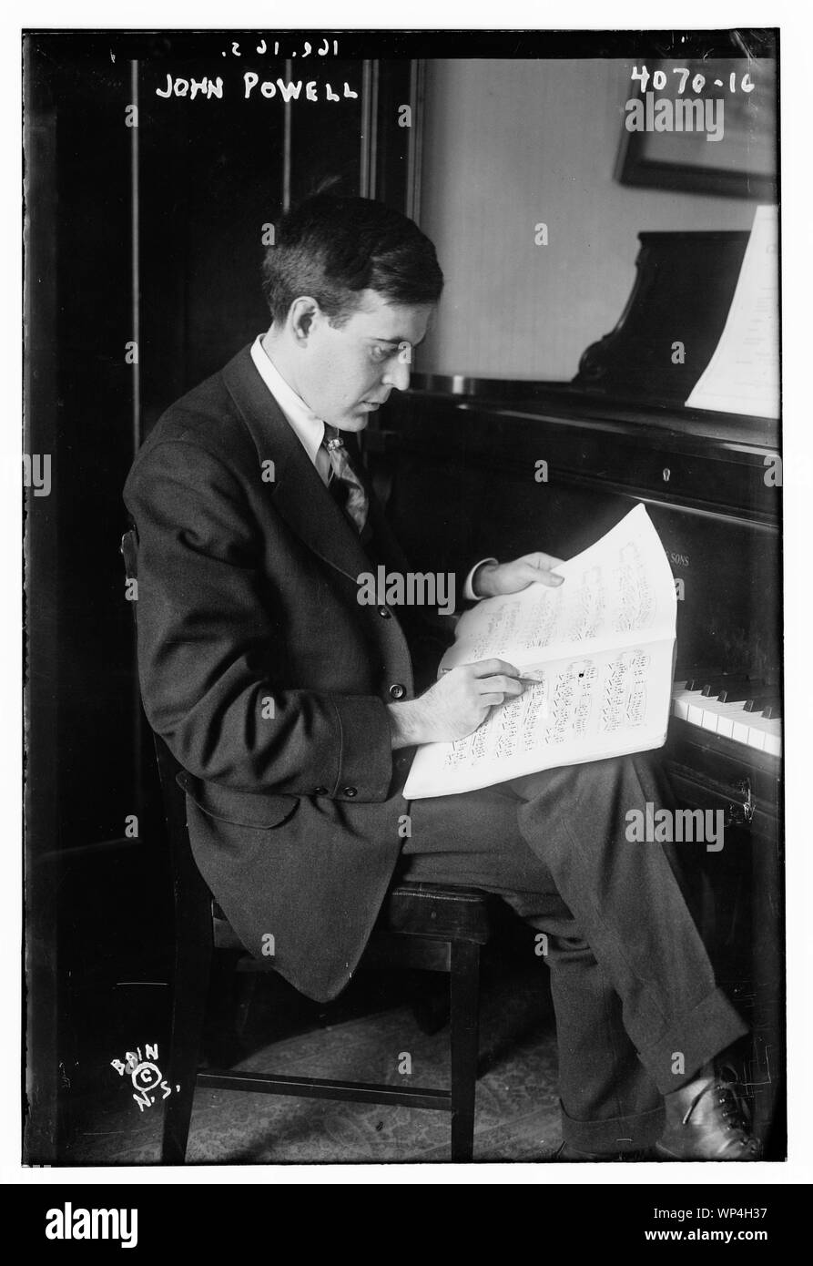 John Powell am Klavier Stockfoto