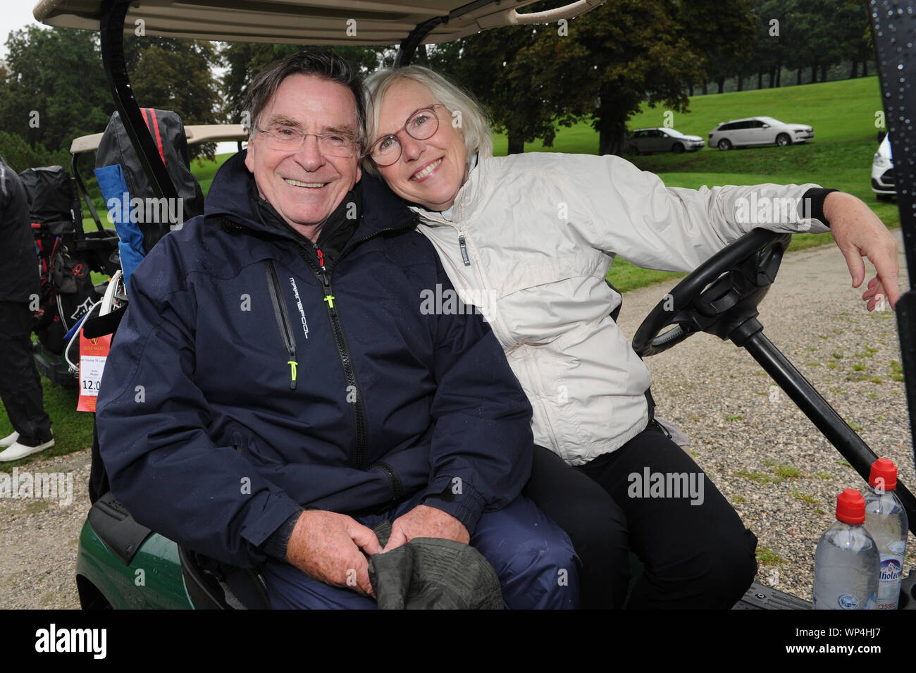 Tutzing, Deutschland. 07 Sep, 2019. Schauspieler Elmar Wepper und seine Frau Anita Teil im Golf Club Tutzing am Starnberger See an der Tabaluga Golf Cup zugunsten der Michael Roll Foundation, eine vertrauensvolle Basis für die tabaluga Stiftung. Credit: Ursula Düren/dpa/Alamy leben Nachrichten Stockfoto