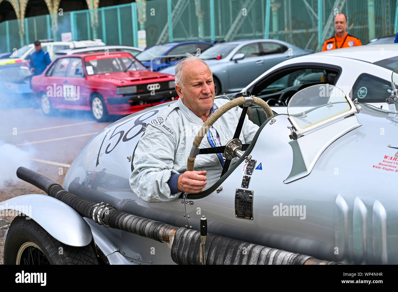 Brighton UK 7. September 2019 - Robin Buche aus in der Nähe von Lewes in Sussex mit seinem Rolls Royce Handlye Spezielle nimmt an der jährlichen Nationalen Brighton Speed Trials auf Madeira Drive an der Küste. Die Veranstaltung wird von der Brighton und Hove Motor Club laufen und ist offen für Autos und Motorräder alter und neuer mit einigen der Fahrer in den 80er Jahren. Foto: Simon Dack/Alamy leben Nachrichten Stockfoto