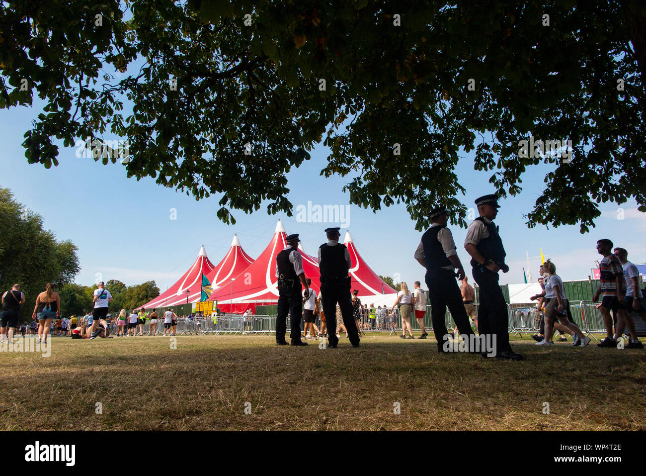 Die Metropolitan Police auf Patrouille außerhalb des SW4 Music Festival auf Clapham Common Stockfoto