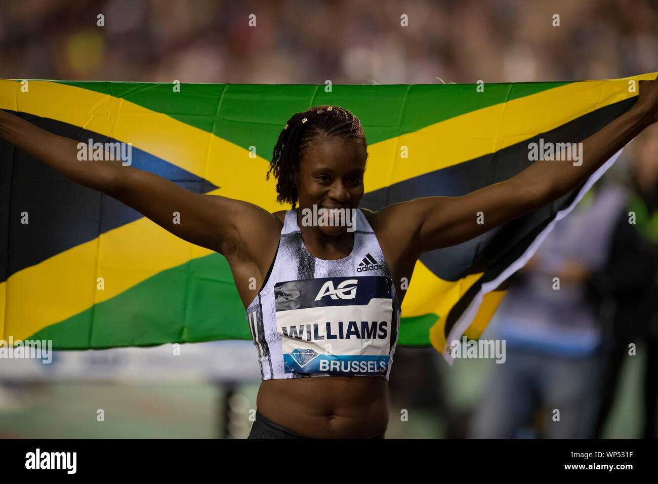 Brüssel, Belgien. 06 Sep, 2019. Danielle Williams (JAM) hält einen Jamaikanischen Flagge während der iaaf Diamond League Athletik an das König-Baudouin-Stadion in Brüssel. Credit: SOPA Images Limited/Alamy leben Nachrichten Stockfoto