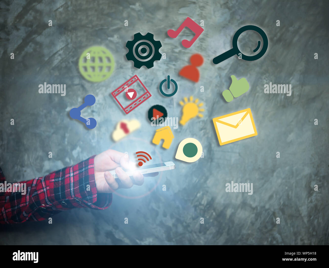 Frau Hände mit Symbol der Medien. Multimedia und Technik Konzept. Stockfoto