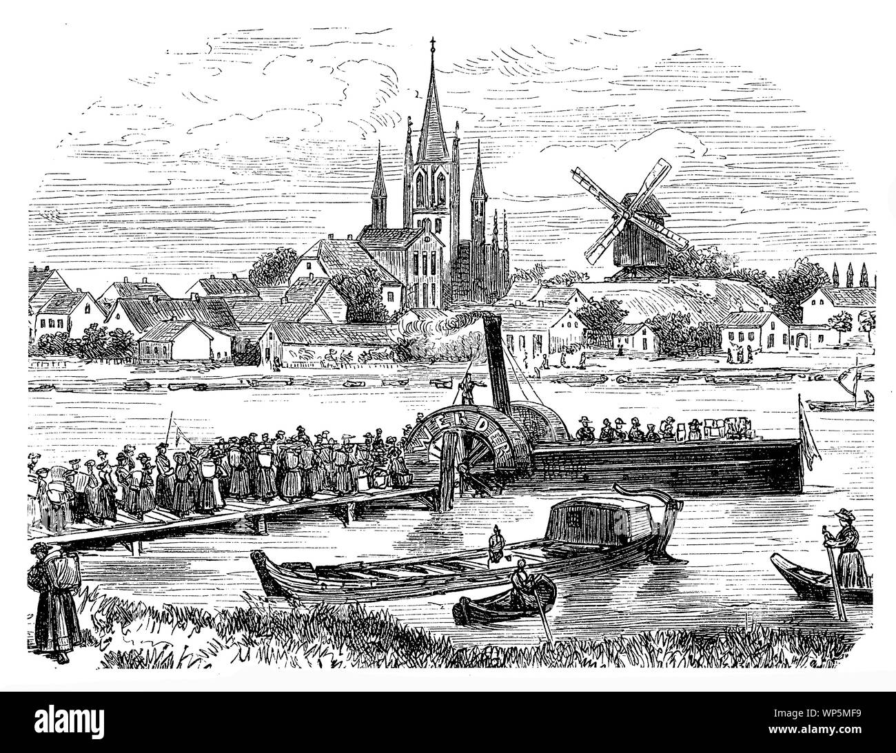 Menschen reisen mit dampfschiff auf der Havel aus Werder in Berlin mit Blick auf den Heiligen Geist Kirche und 'Ziegenkäse Windmühle ' Stockfoto