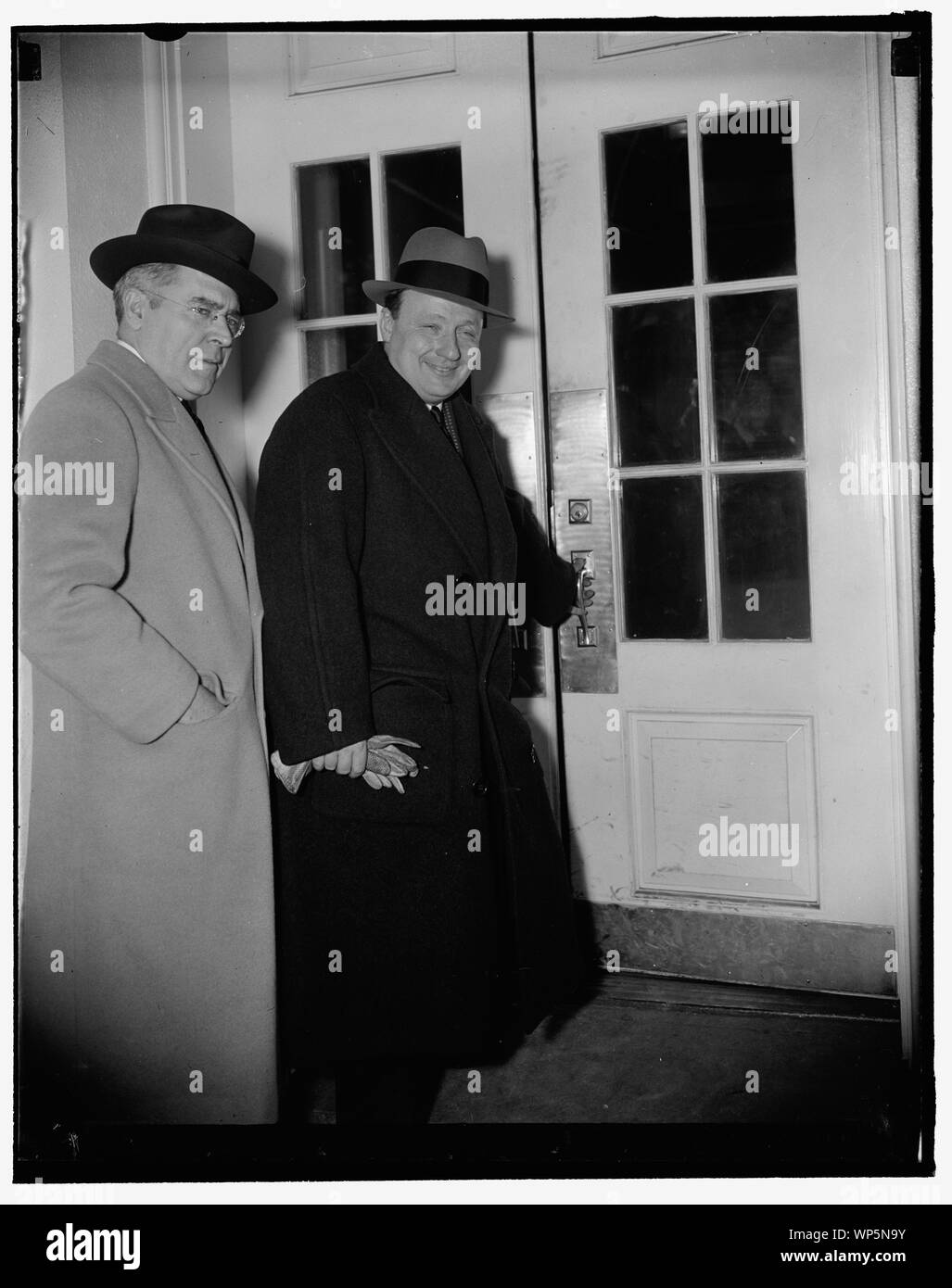 Keystoners appellieren an Präsident. Washington, D.C., 31.01.25. Der Gouverneur von Pennsylvania George H. Earley (links) und David Lawrence, Generalsekretär des Commonwealth, waren die Anrufer das Weiße Haus heute, 1/25/38 Stockfoto