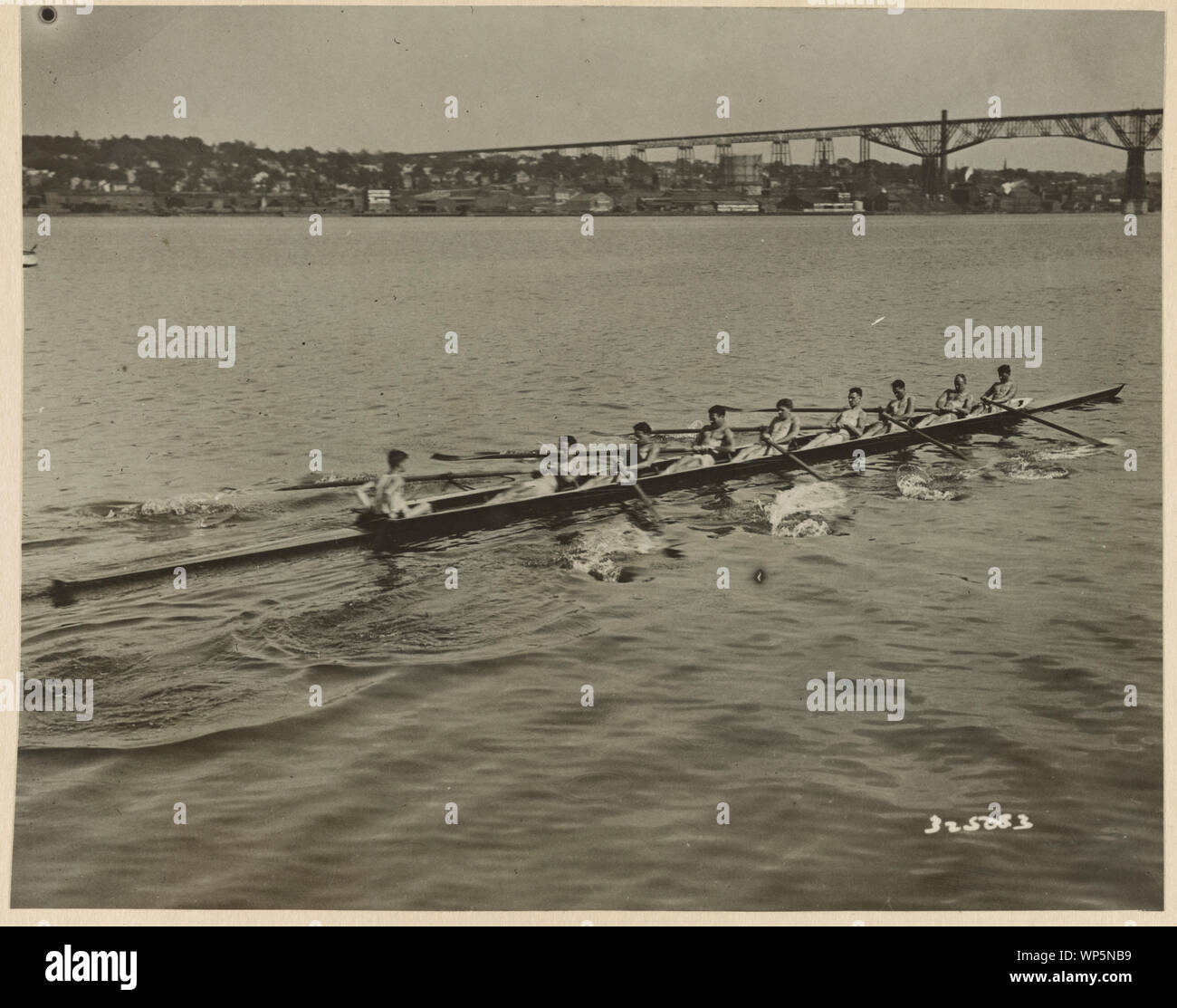 Keystone Varsity acht Ausbildung bei Poughkeepsie für die Nationale Regatta Foto zeigt die Pennsylvania Varsity acht Unterwegs auf dem Hudson, Ausbildung in Poughkeepsie für das große Ereignis des 26. Juni. Bug zum Steuermann, die Männer sind: Ralph Roberts, Philip Williams, H. Tilden Swan, William Chambers, H. Frew Waidner, Edward Wheeler, Sidney Jellinek, Ronald Mattison, John Homer jagen. 6/20/22. Stockfoto