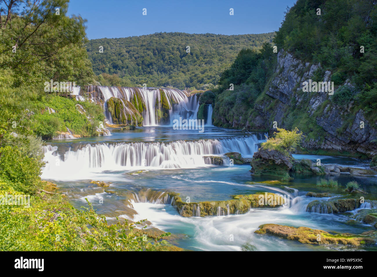 Schöne Štrbački Buk (Strbacki Buk) Wasserfall und erstaunliche Landschaft im Una Nationalpark, Bosnien und Herzegowina, Balkan, Europa Stockfoto