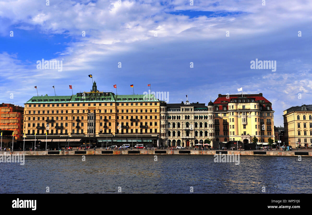 Stockholm, Schweden - 30. Juni 2019: Blick auf den Bahndamm im Stadtzentrum von Stockholm, Schweden am 30. Juni 2019. Stockfoto