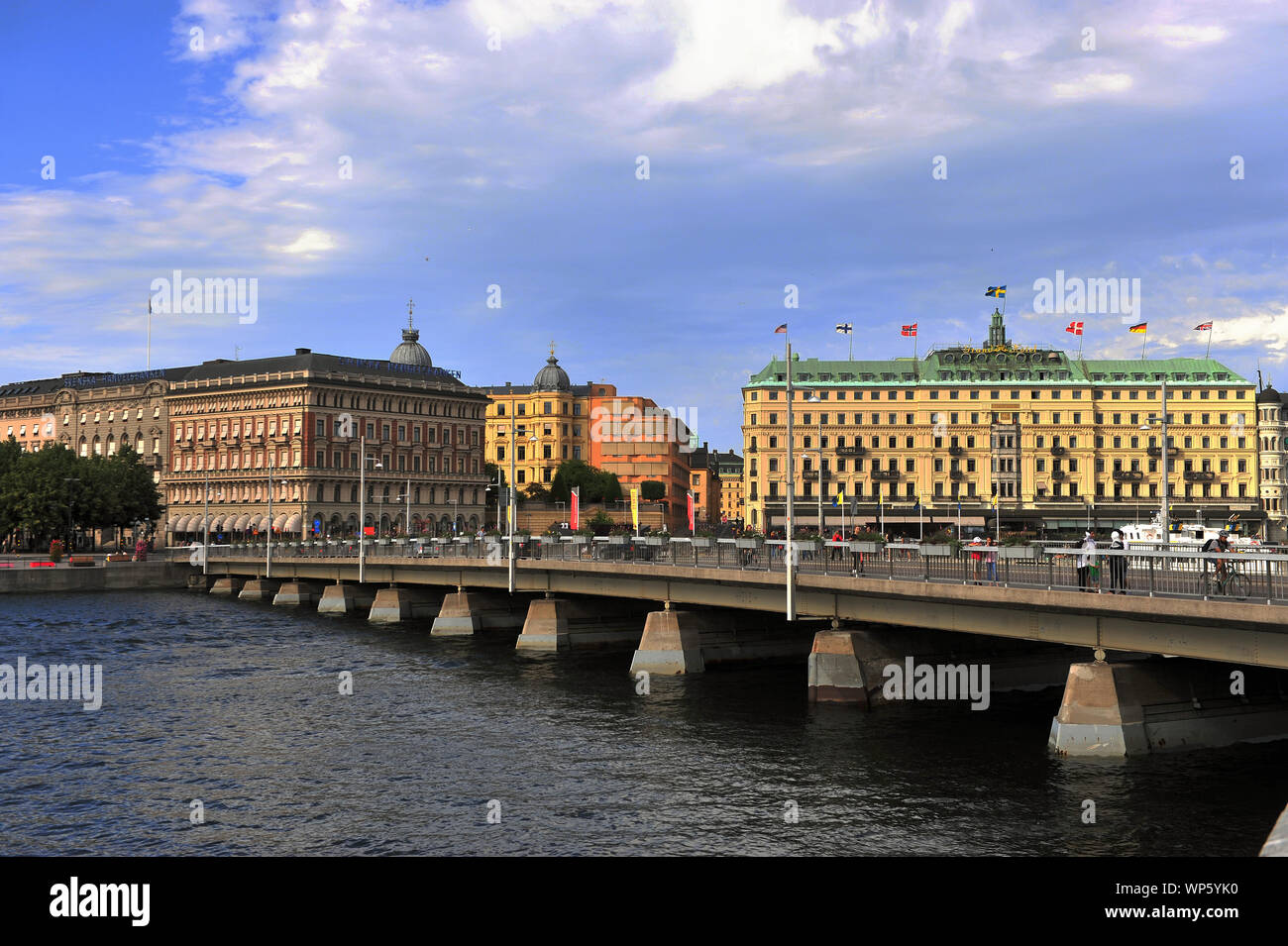 Stockholm, Schweden - 30. Juni 2019: Blick auf die Brücke im Stadtzentrum von Stockholm, Schweden am 30. Juni 2019. Stockfoto