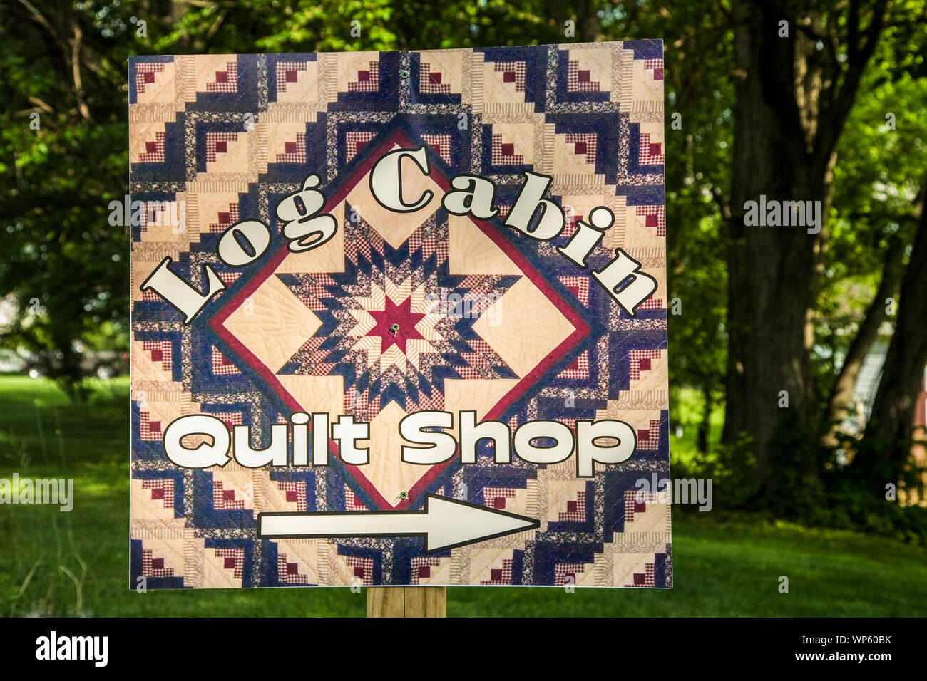 Log Cabin Quilt Shop, Quilt Schild, Lancaster Co., Pennsylvania, Schild, USA, vintage ad kreative Werbung vintage Zeichen Stockfoto