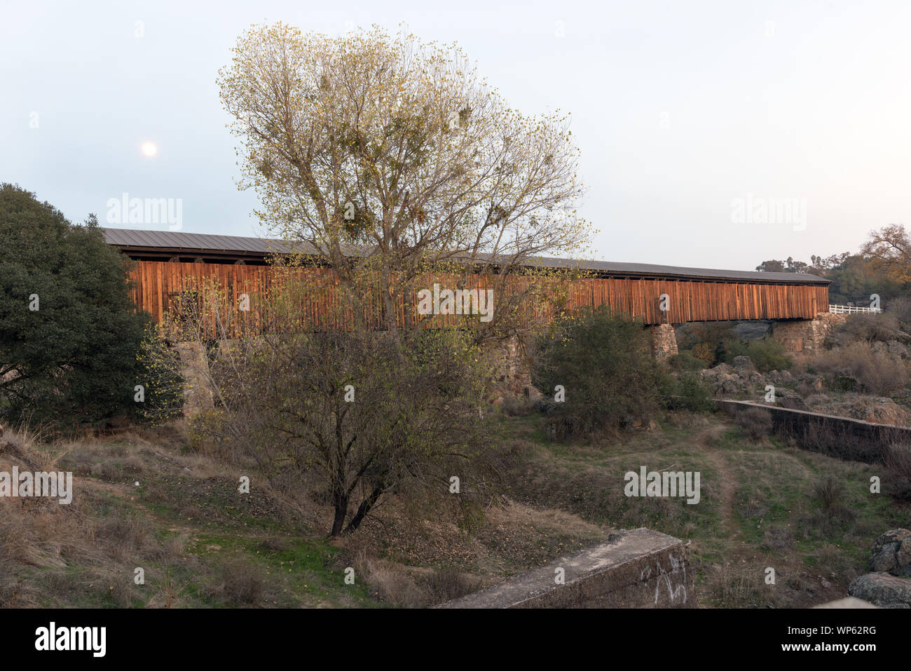 Ritter Ferry Bridge in Stanislas County, Kalifornien, in der Sierra Mountain Foothills östlich von Modesto Stockfoto