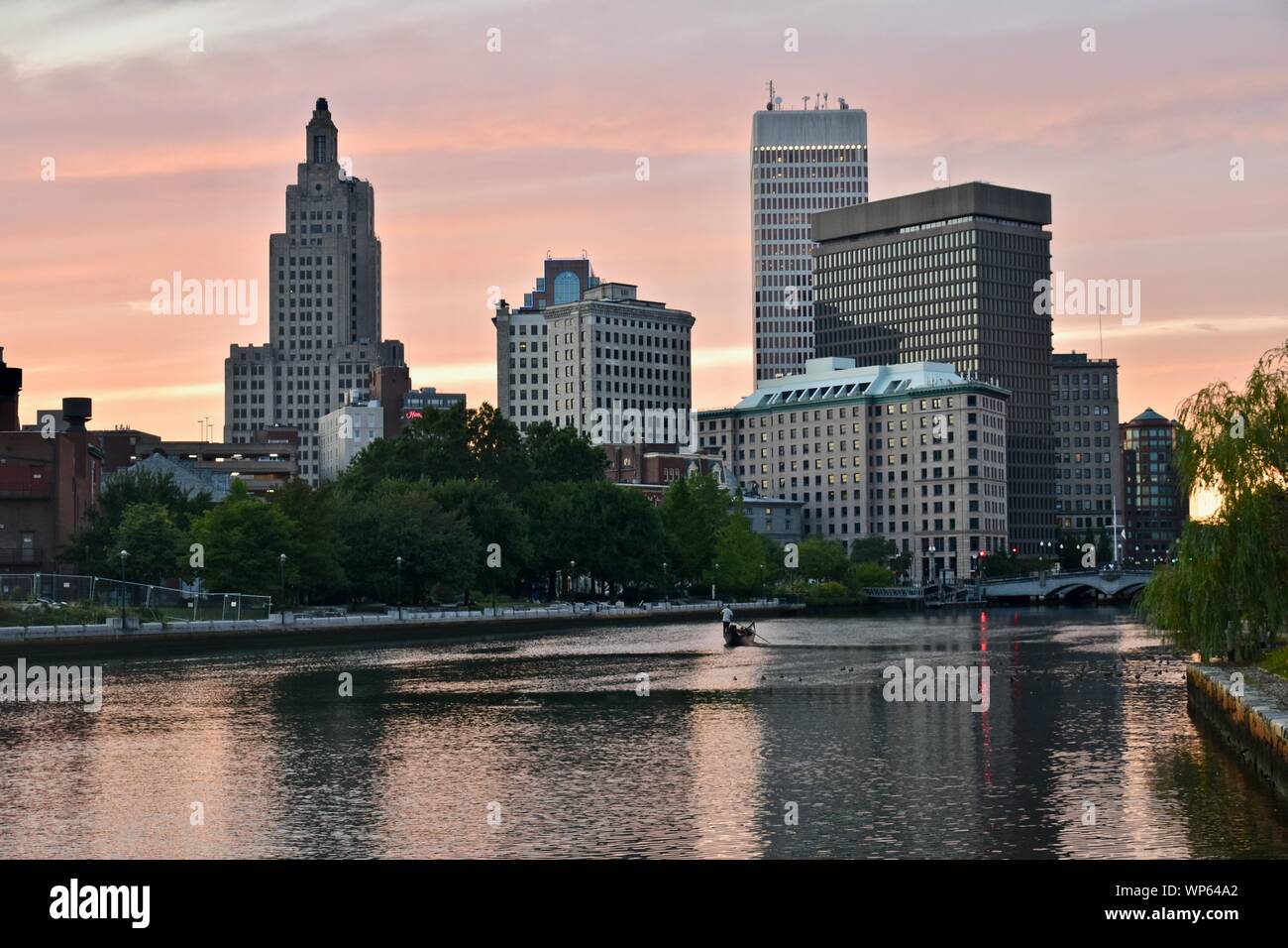 Die vorsehung Skyline, wie über von der Vorsehung Fluss gesehen, East Providence, Rhode Island Stockfoto