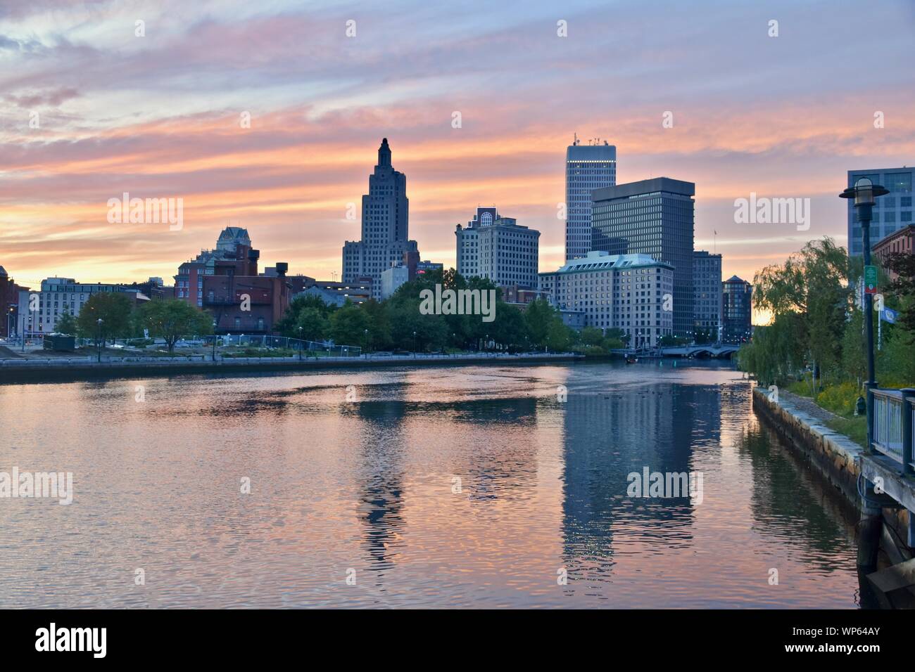 Die vorsehung Skyline, wie über von der Vorsehung Fluss gesehen, East Providence, Rhode Island Stockfoto