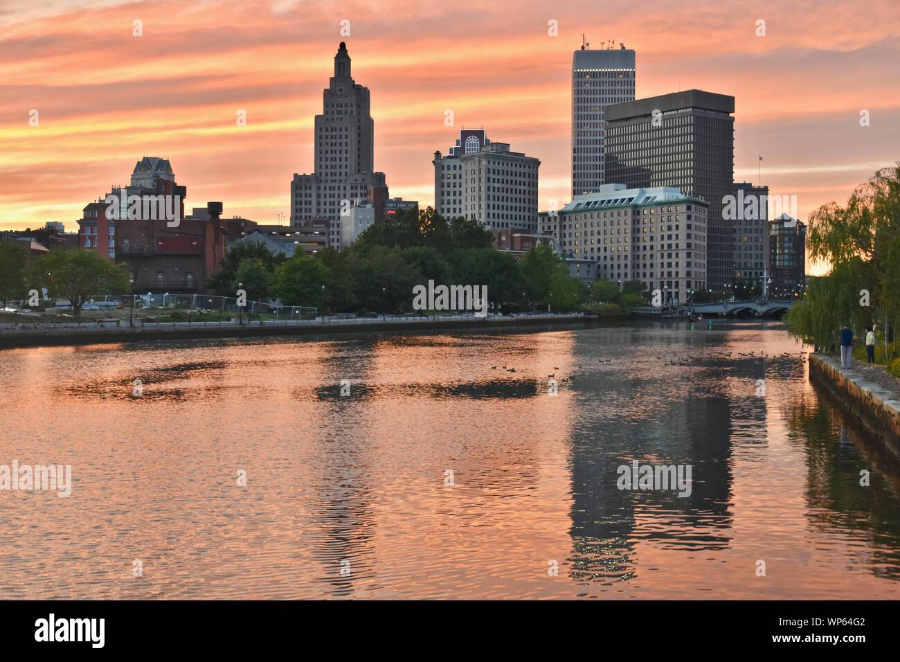 Die vorsehung Skyline, wie über von der Vorsehung Fluss gesehen, East Providence, Rhode Island Stockfoto