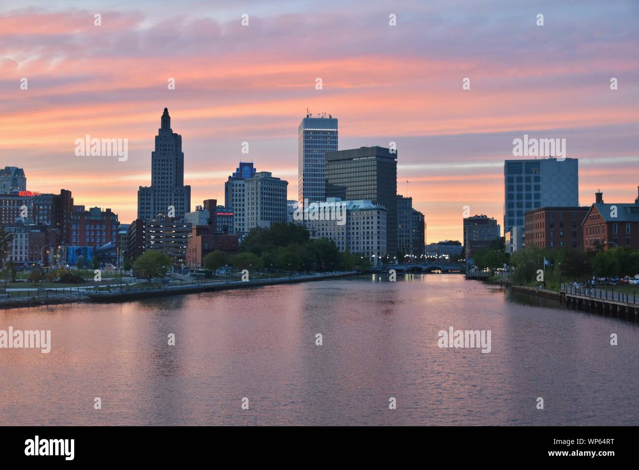 Die vorsehung Skyline, wie über von der Vorsehung Fluss gesehen, East Providence, Rhode Island Stockfoto