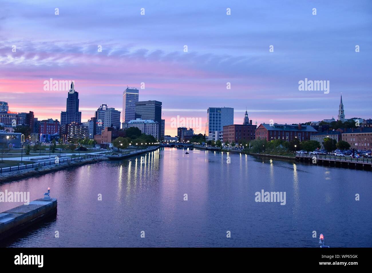 Die vorsehung Skyline, wie über von der Vorsehung Fluss gesehen, East Providence, Rhode Island Stockfoto