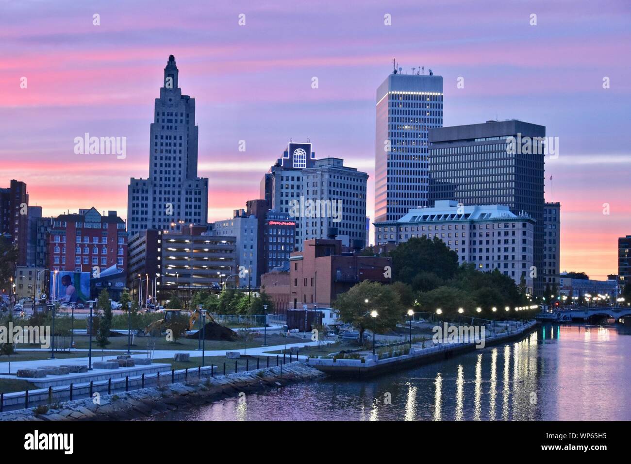 Die vorsehung Skyline, wie über von der Vorsehung Fluss gesehen, East Providence, Rhode Island Stockfoto