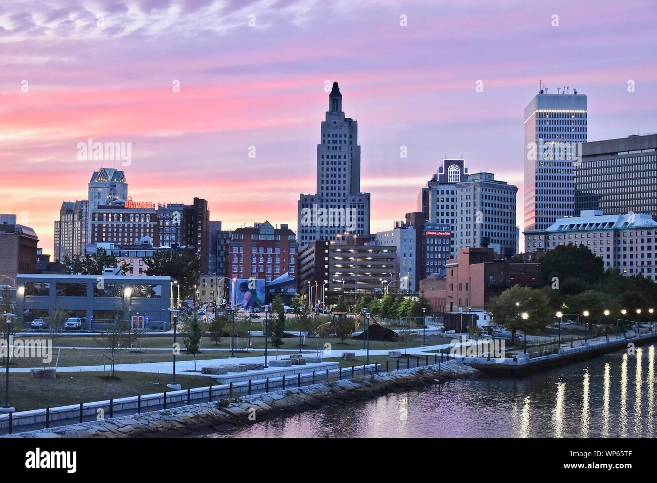 Die vorsehung Skyline, wie über von der Vorsehung Fluss gesehen, East Providence, Rhode Island Stockfoto