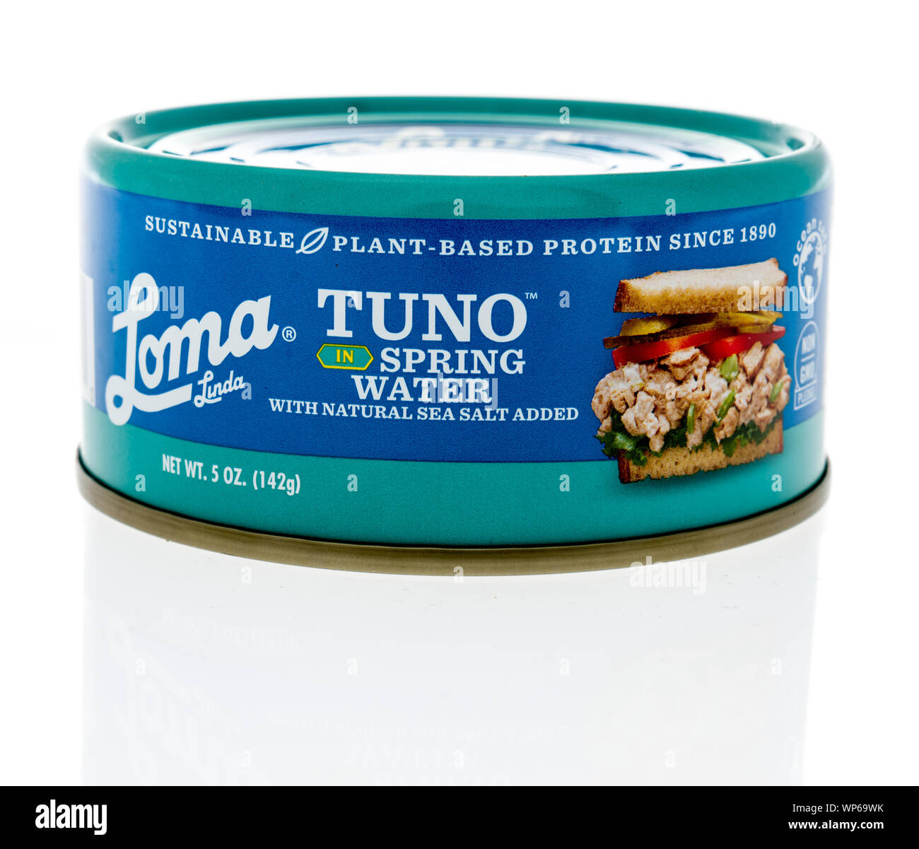 Wnneconne, WI - 4. September 2019: ein Paket von Loma Linda auf pflanzlicher Basis tuno im Frühjahr Wasser auf einem isolierten Hintergrund. Stockfoto