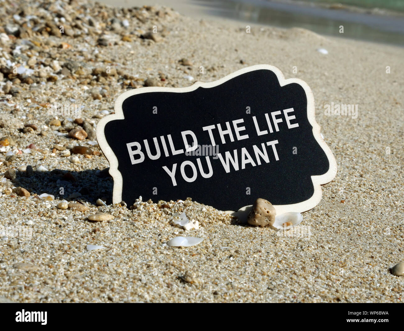 Das Leben, das Sie unterzeichnen auf der Holzplatte bauen wollen. Stockfoto