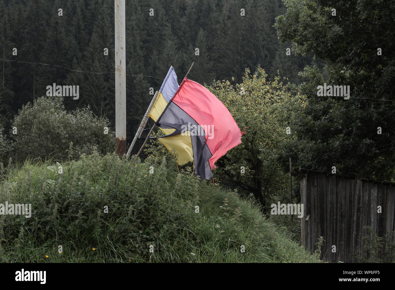 Ländlich Dorf in der Ukraine mit kleinen Holzhäuser. Stockfoto