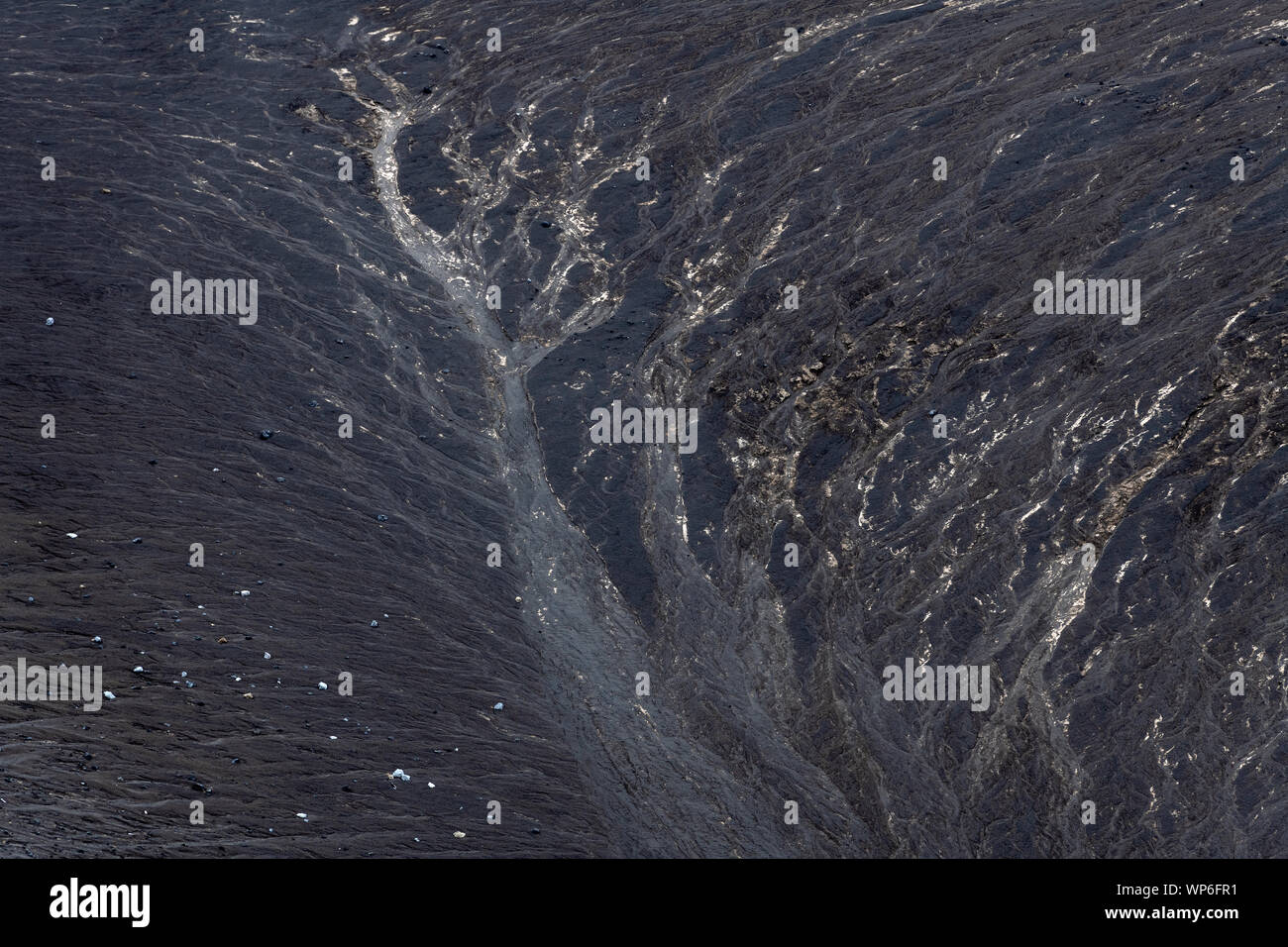 Abstrakte Muster und Bäche in neuen schwarzen Lava Land an der Vulkan Capelinhos nach den Vulkanausbrüchen von 1957-58. Die capelinhos (von Capelo +-inh Stockfoto