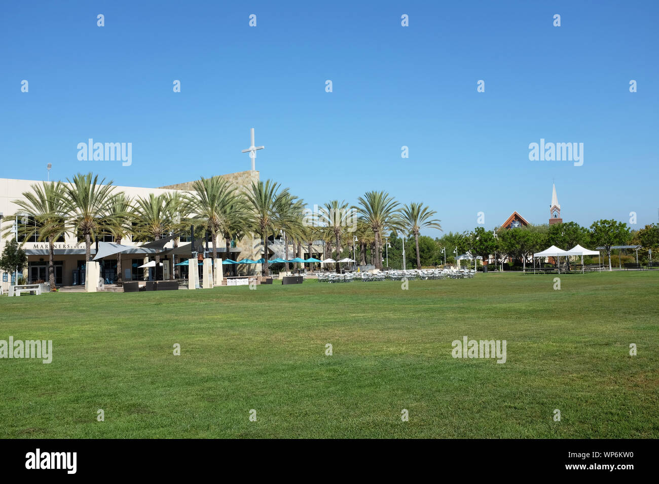 IRVINE, Kalifornien - September 7, 2019: Seemänner Kirche Gottesdienst Zentrum und Kapelle im Rasen, eine nicht-konfessionelle, christliche Kirche. Stockfoto