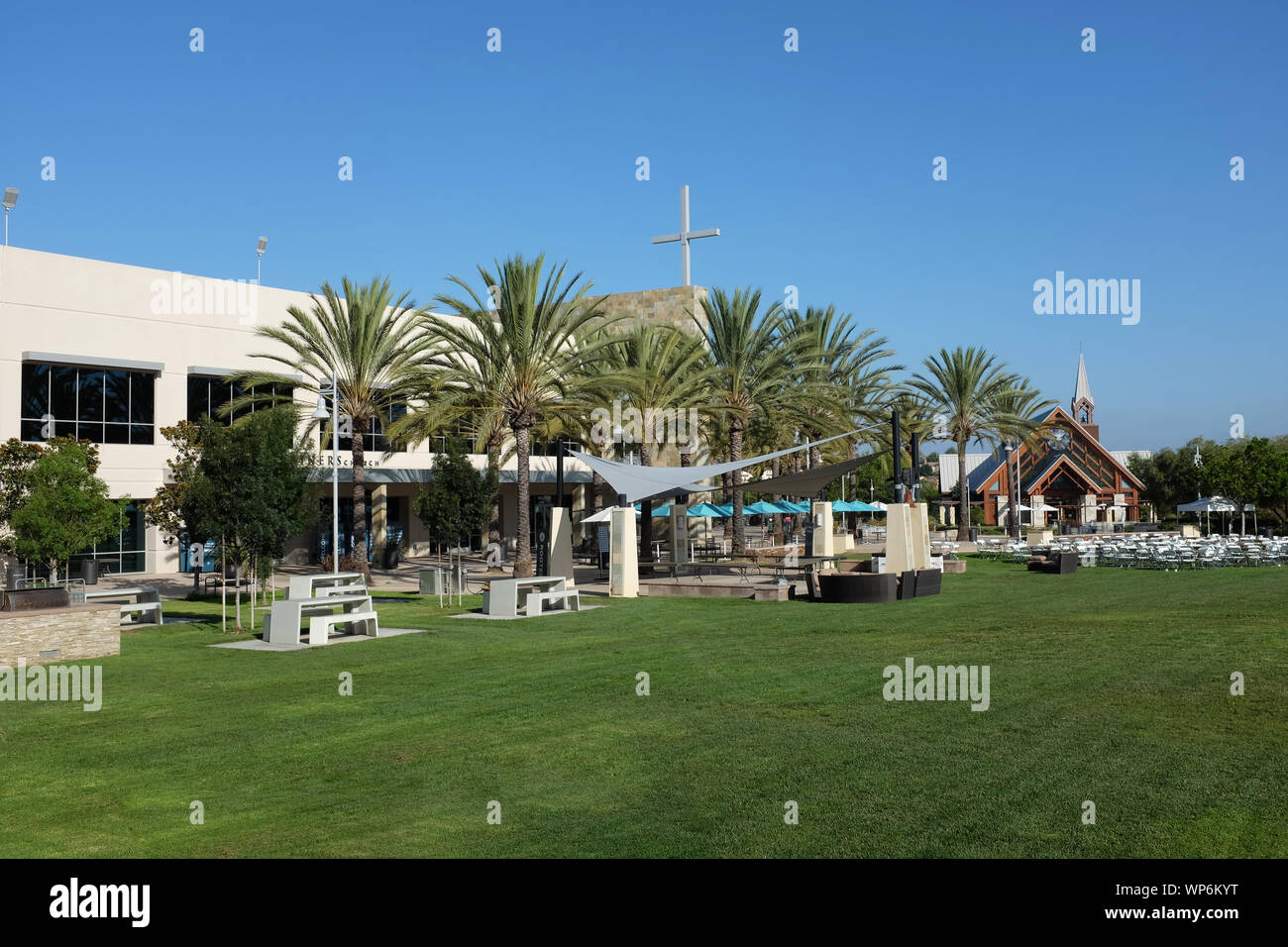 IRVINE, Kalifornien - September 7, 2019: Seemänner Kirche Gottesdienst Zentrum und Kapelle im Rasen, eine nicht-konfessionelle, christliche Kirche. Stockfoto