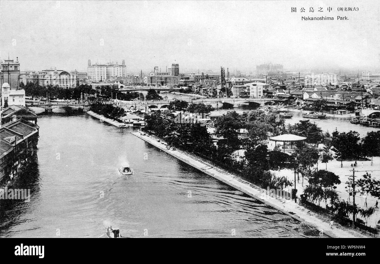 [1930er Jahre Japan - Nakanoshima Parks in Osaka] - im Jahr 1891 eröffnet (Meiji 24), Nakanoshima Parks war Osaka den ersten öffentlichen Park. Es wurde auf Nakanoshima Island gebaut, ein kleines Stück Land, dass die alten Yodo Fluss in den Dojima River und dem Tosabori Fluss teilt. Während der Edo Periode, die Banken dieser beiden Flüsse wurden mit Kurayashiki, Lager und Residenzen der Samurai, die Waren aus ihren Domains in Osaka verkauft gesäumt. 20. jahrhundert alte Ansichtskarte. Stockfoto