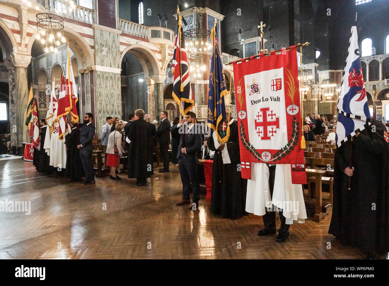 London, Großbritannien. 07 Sep, 2019. Maltesische Gemeinschaft von London feiert Malta Tag mit Masse an der Westminster Kathedrale mit Chelsea Rentner in die Gemeinde. Credit: Peter Hogan/Alamy leben Nachrichten Stockfoto