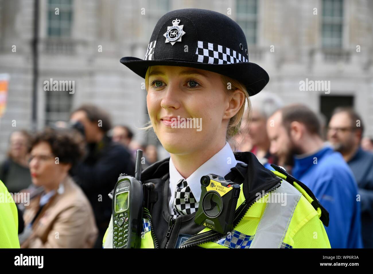 Polizistin, Anti und Pro Brexit Proteste, Whitehall, London. Großbritannien Stockfoto