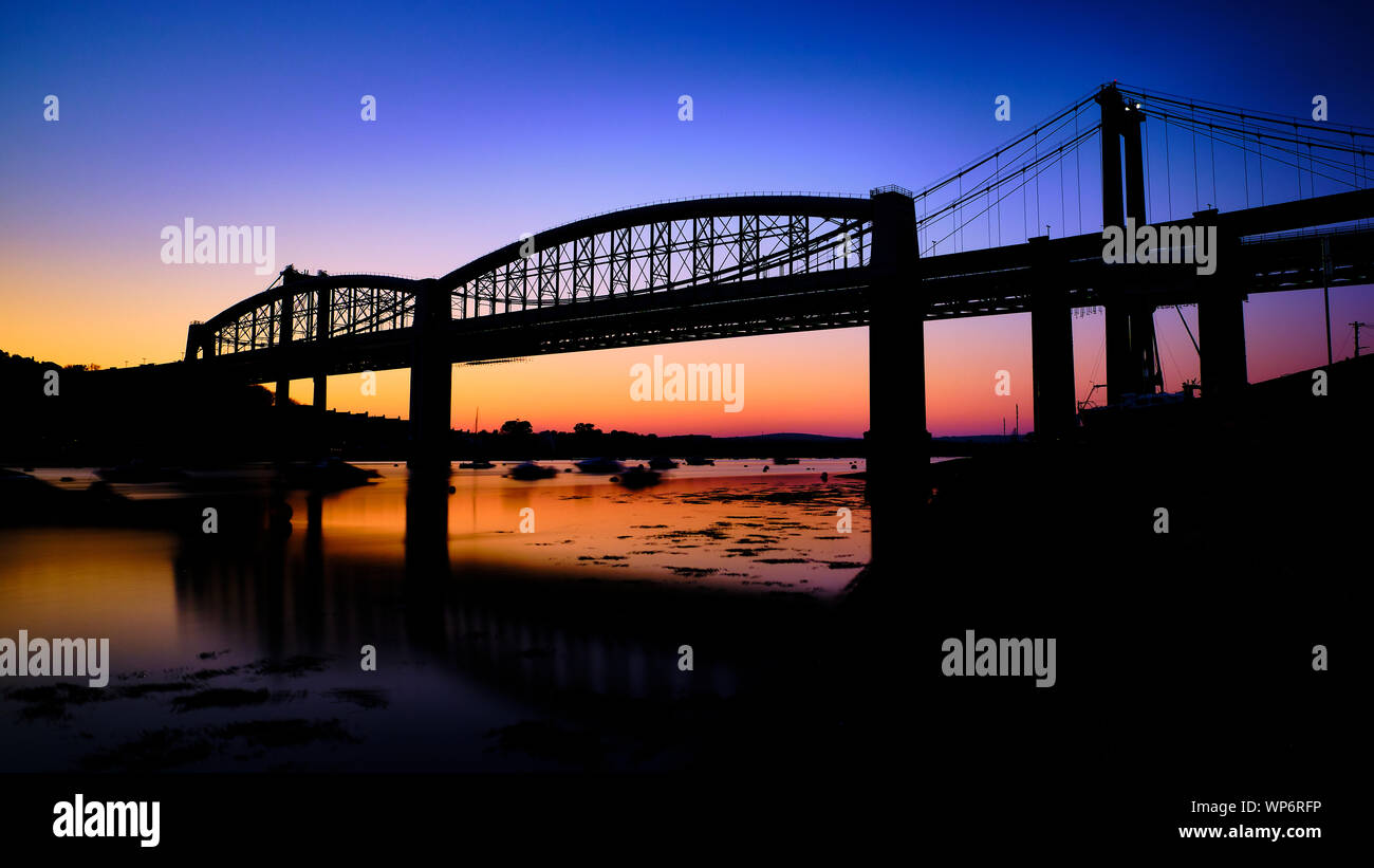 Abgebildet ist die Royal Albert und Thamar Brücken in Plymouth, England. Stockfoto