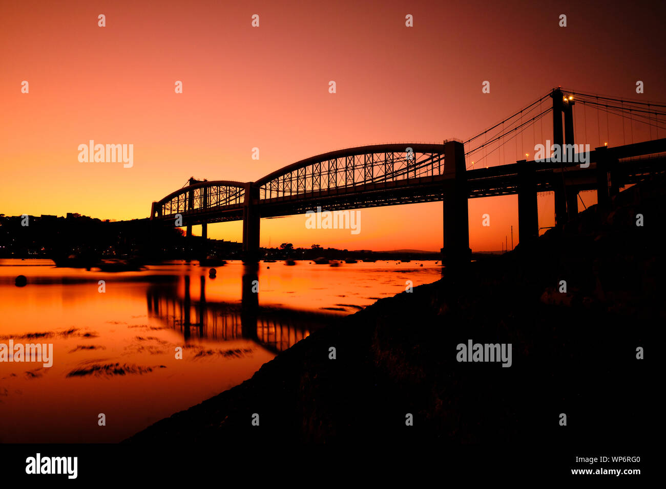 Abgebildet ist die Royal Albert und Thamar Brücken in Plymouth, England. Stockfoto