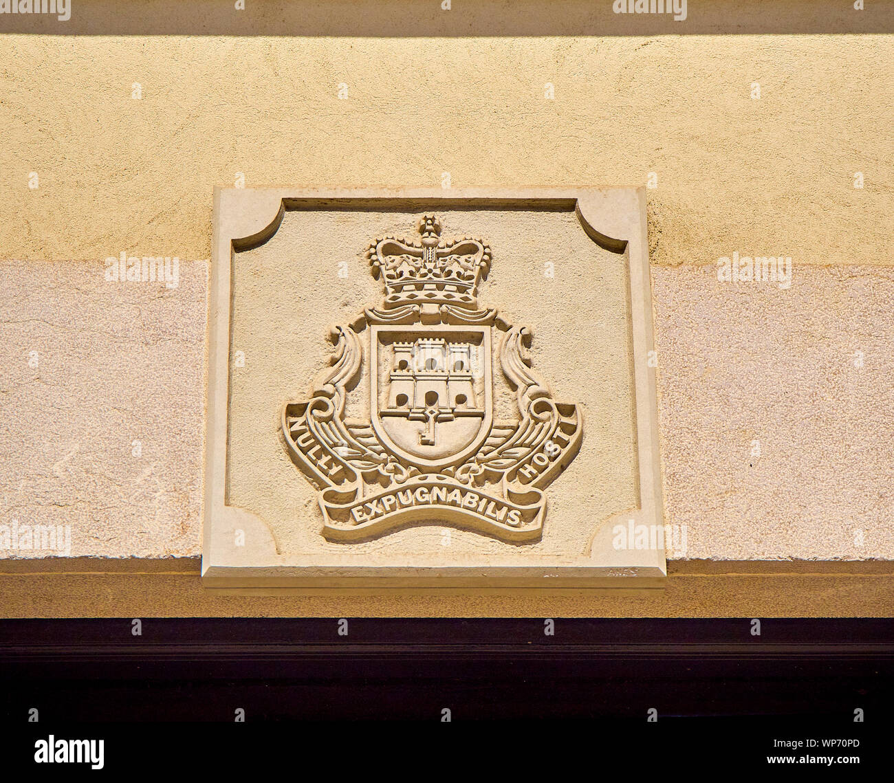 Ein Stein Schild von Gibraltar. Britisches Überseegebiet, Großbritannien Stockfoto