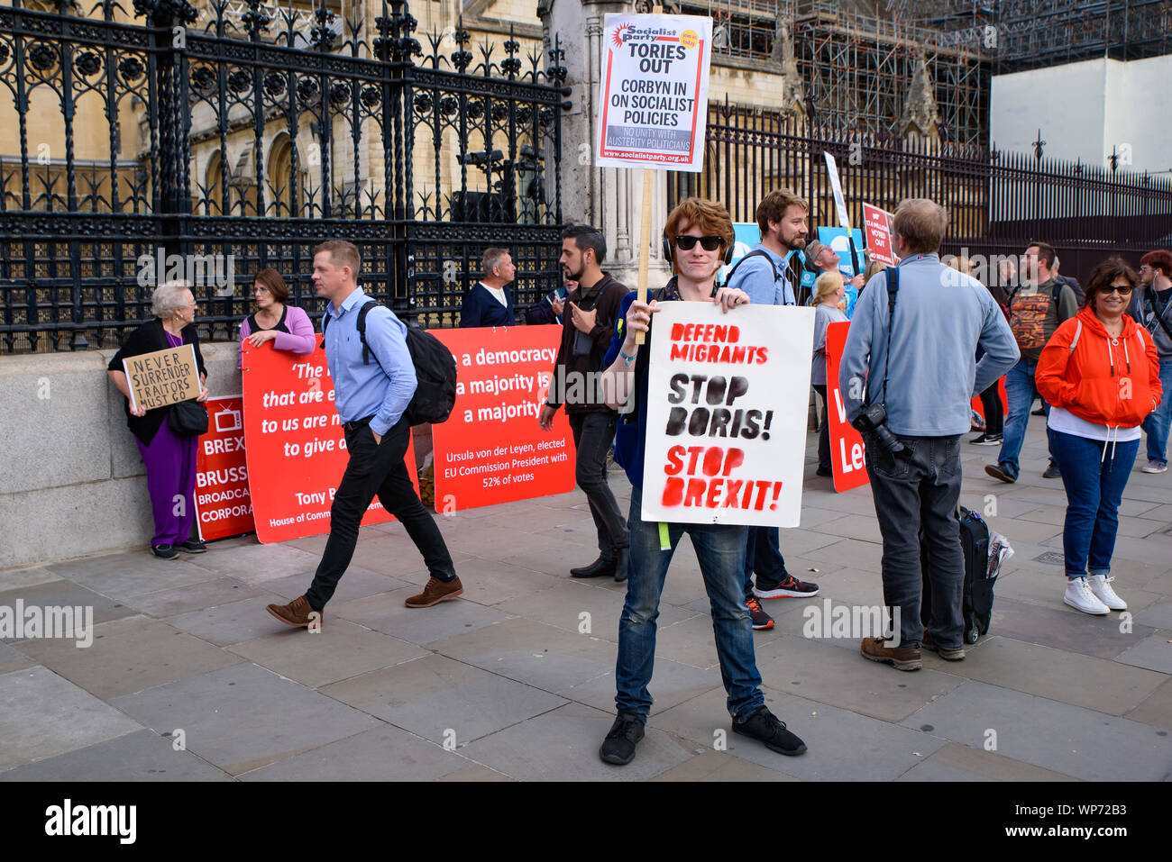 Menschen gegen nicht-deal Brexit, Boris Johnson der Premierminister von Großbritannien protestiert und die Regierung des Vereinigten Königreichs auf den Parliament Square, London Stockfoto