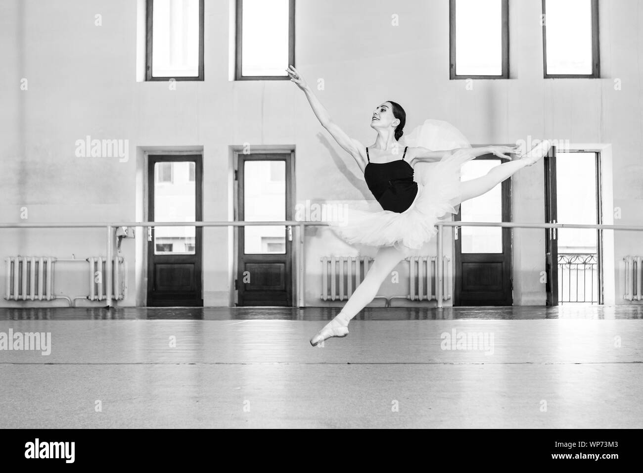 YEREVAN, Armenien - May 05, 2014: Ballerina Proben an der Yerevan State Theater für Oper und Ballett Stockfoto