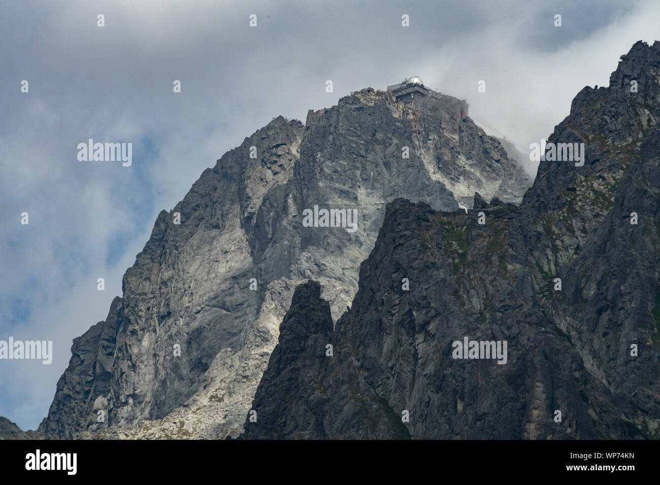 Lomnica Peak (2634 m) in der Tatra. Die Slowakei, Europa. Stockfoto