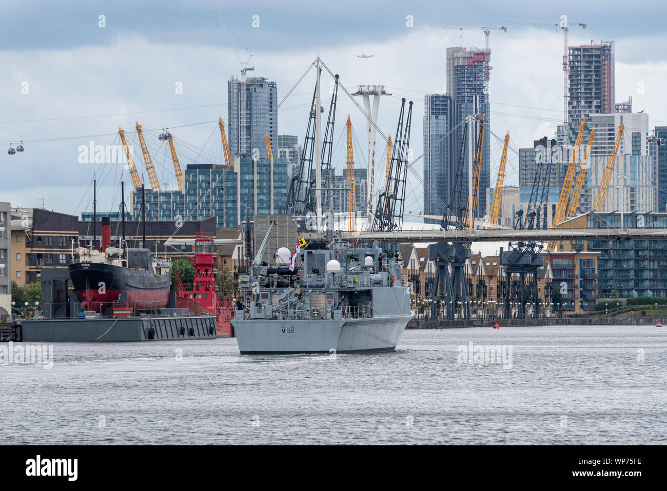 Royal Navy Schiff bei Defence and Security Equipment International DSEI arme Fair Trade Show, ExCel, London, UK. Bankensektor Stadt Gebäude Stockfoto